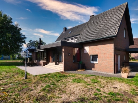 Terrasse und Carport