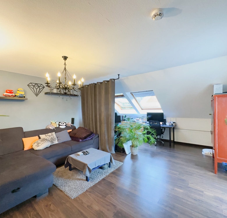 Schöne Dachgeschosswohnung für Kapitalanleger oder Eigennutzer!