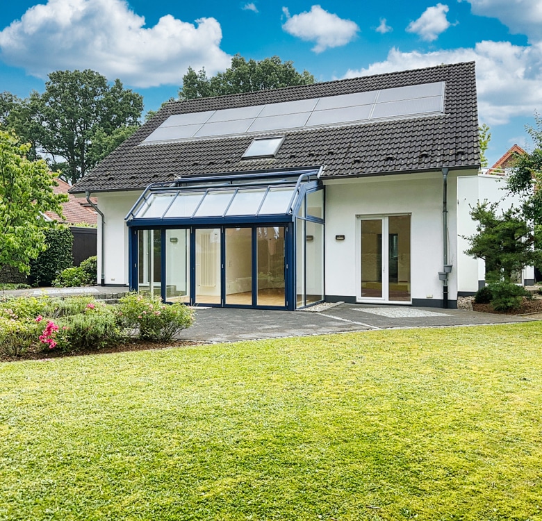 Einziehen und wohlfühlen! – Elegantes Zweifamilienhaus im Herzen von Steinhagen!