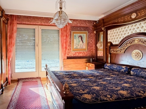 Schlafzimmer mit Zugang zur Dachterrasse