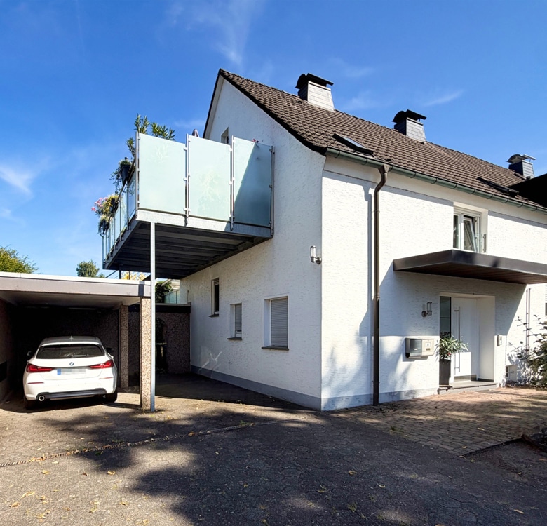 Tolle Lage und vollständig verfügbar – 2-Familien Doppelhaushälfte in Kattenstroth!