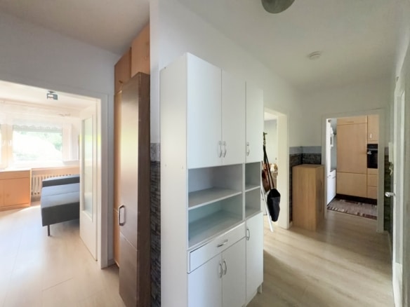 Flur und Garderobe EG
