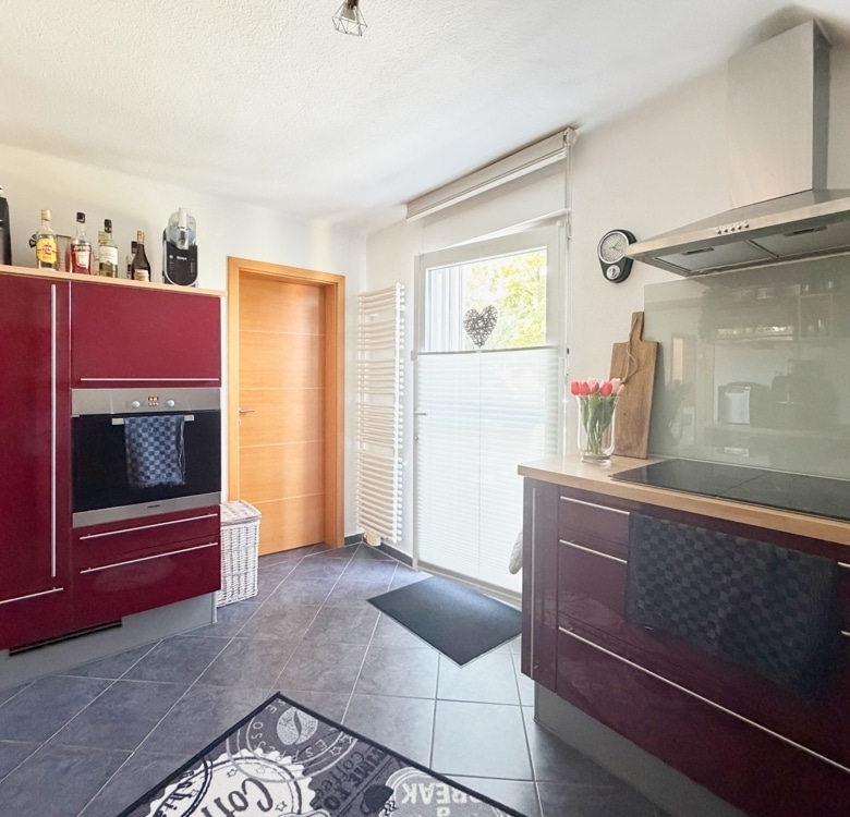 ...mit Zugang zum großen Balkon