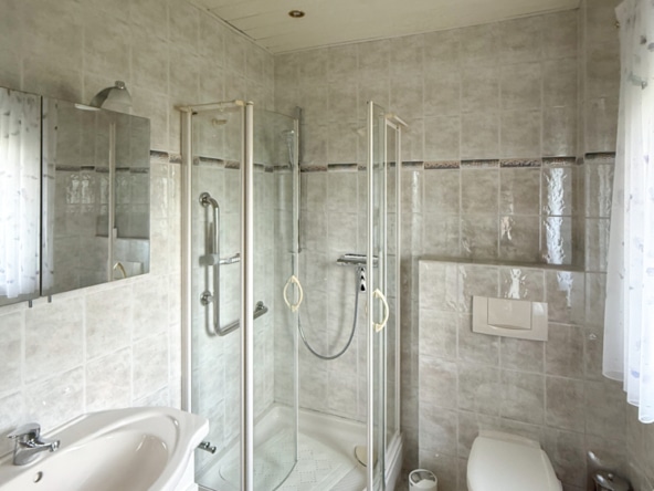Badezimmer im Erdgeschoss