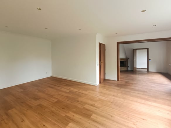 großzügiges Wohnzimmer